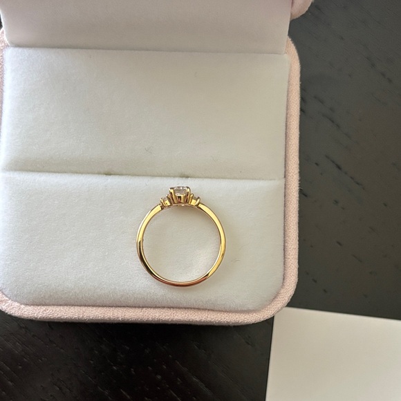 Gold Ring - Picture 3 of 6